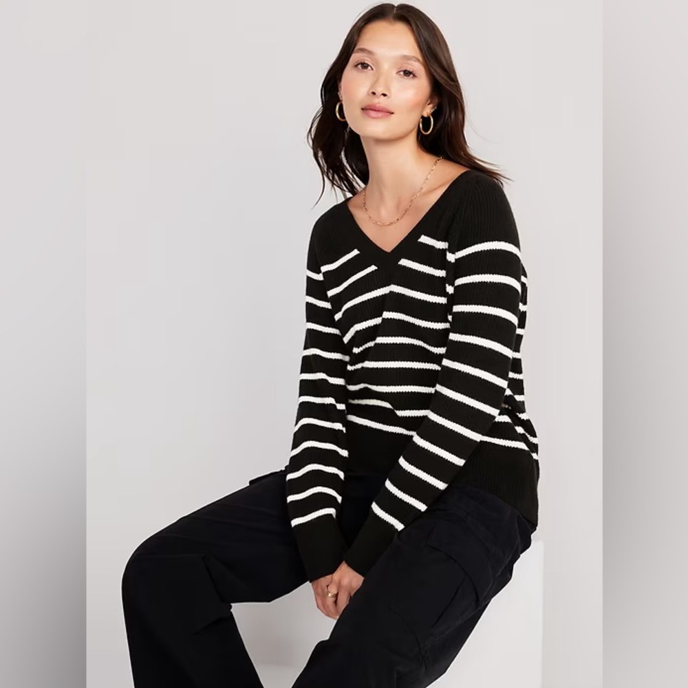 NWT Old Navy SoSoft loose Vneck cocoon sweater black white stripe